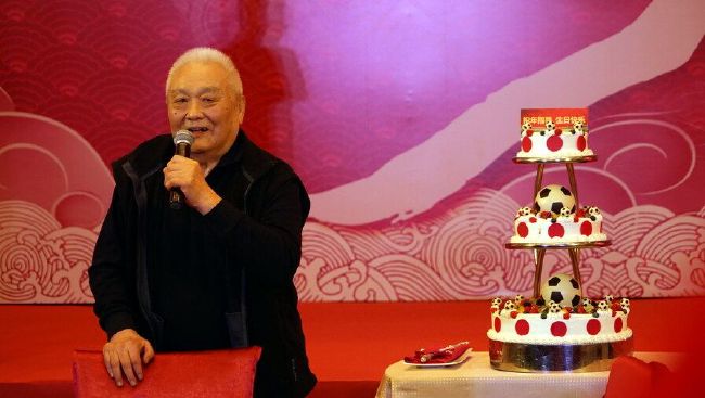 偷看她的小蜻蜓